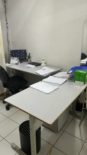 Mesa escritório com 2 partes e gaveteiro