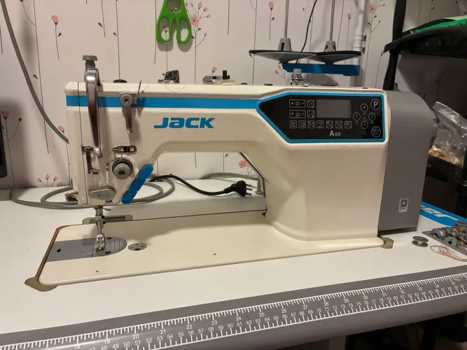 Máquina de costura Jack