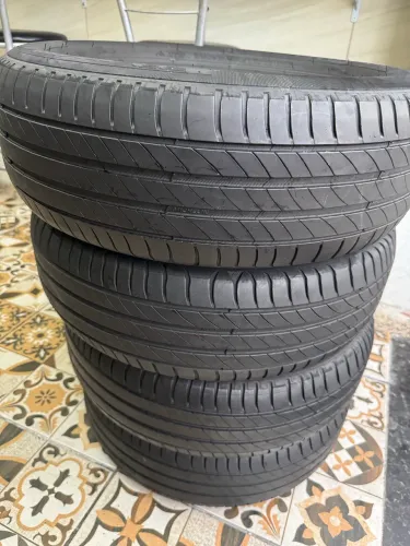 Par pneu michelin 185/60 R15