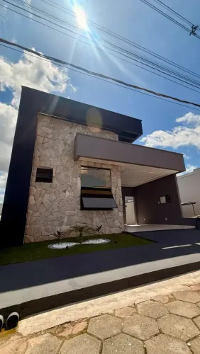 PORTO MARINA - Casa com Piscina, 3 suítes, acabamento Premium.