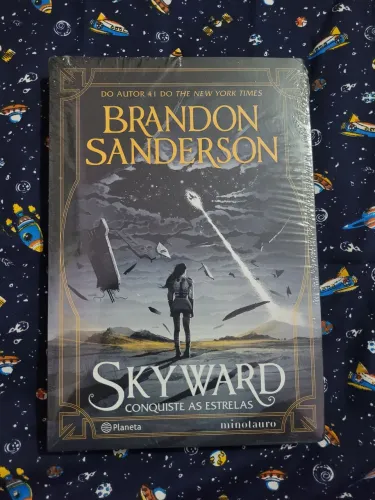 Livro Skyward - Brandon Sanderson (lacrado!)