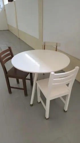 Mesinha TOK STOK com 3 cadeiras