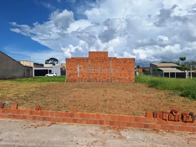 Terreno à venda no Morada Real