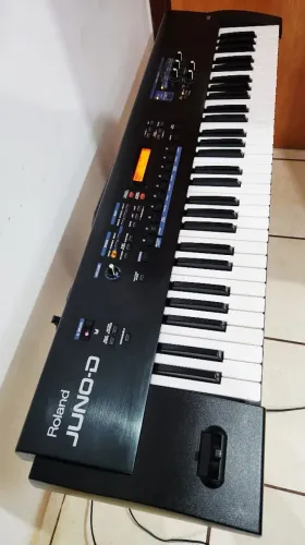 Classic Roland Juno-D impecável 