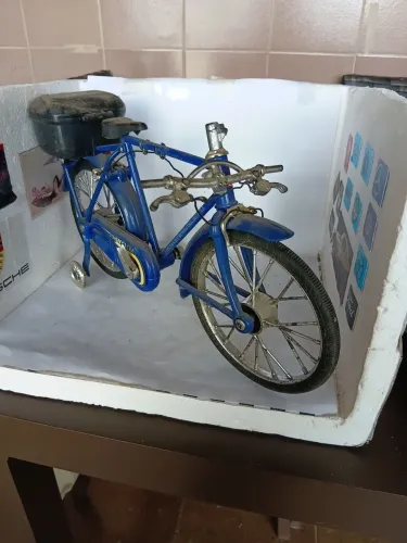 Miniatura de bicicleta antiga para restaurar