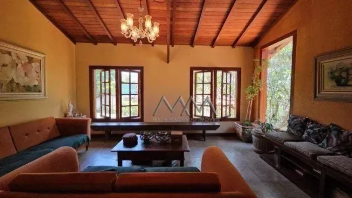 Casa à Venda no Condomínio Vila do Ouro | 588 m² - 4 quartos.