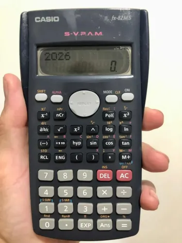 Calculadora científica Casio FX-82MS (semi-nova)