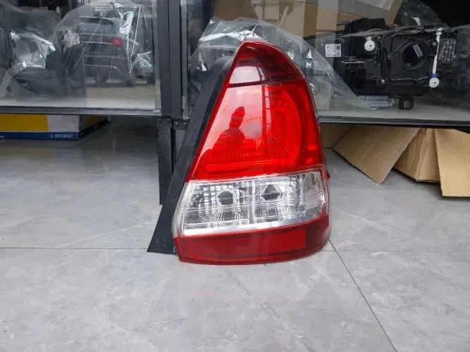 Lanterna Toyota Etios Sedan Fume Lado Direito 2013 a 2018 Original Usada 