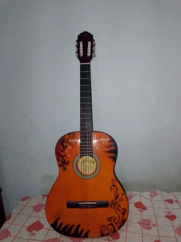 Violão de Nylon (6 cordas)