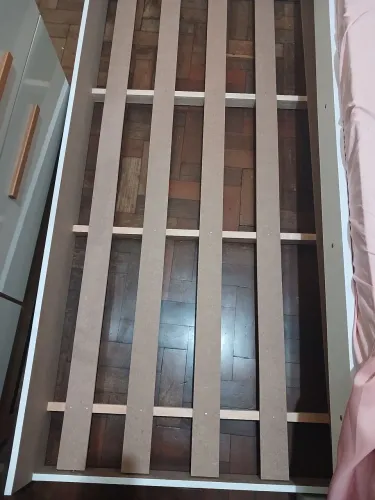 Cama auxiliar de solteiro