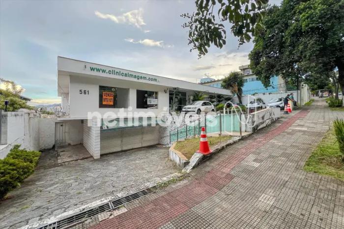Casa Comercial no Cidade Jardim | Clínica Montada, Sala de Cirurgia e Consultórios