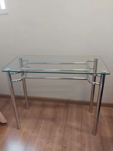 Aparador cromado com tampo de vidro, de 90 × 40 cm
