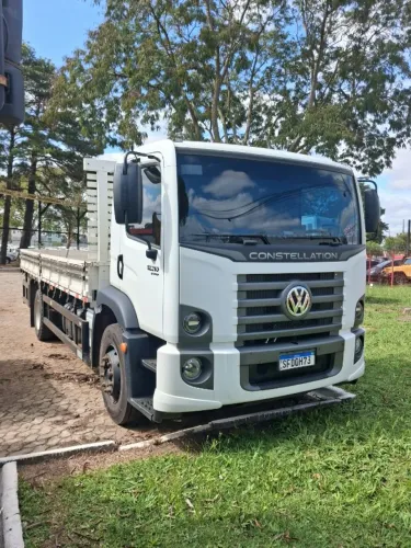 VW 17.210 4X2 ANO 2024 80.000KM CARROCERIA 6,50M