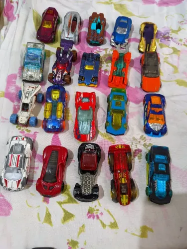 Lote 14 , Hotwheels loose.
