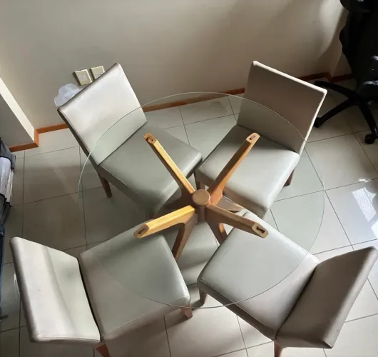 Conjunto de Mesa com 4 cadeiras - Sala