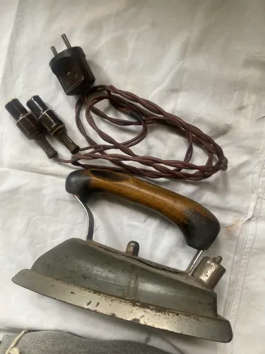 Ferro elétrico antigo para colecionadores .