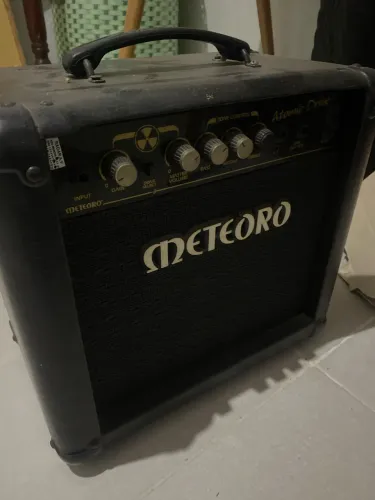 Caixa de guitarra meteoro 