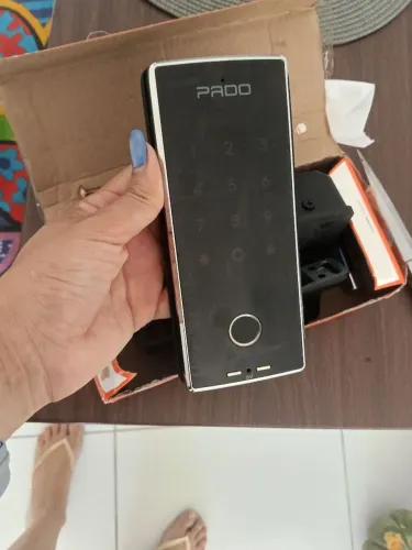 Fechadura eletrônica Pado com biometria