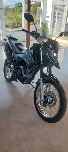Moto de procedência e em ótimo estado.