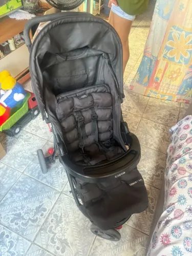 Carinho de bebê cosco