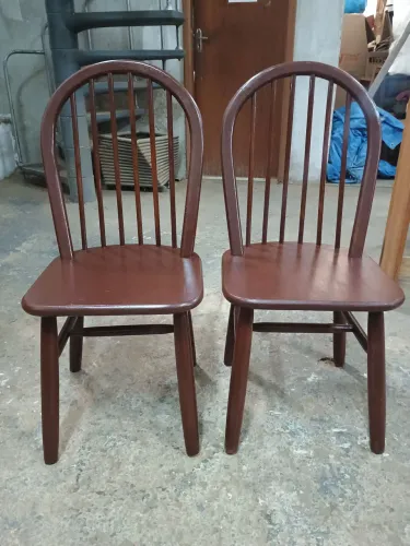 2 Cadeiras de Madeira Maciça