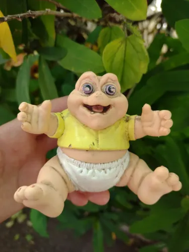 Antiguidade brinquedo baby sauro