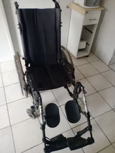 Vendo cadeira de rodas