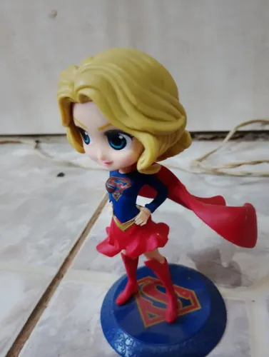 Boneco da Supergirl