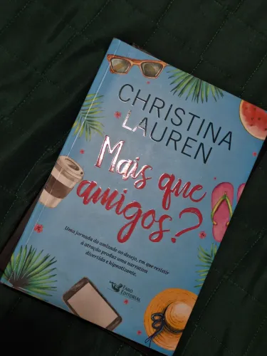 Livro comédia romântica Mais Que Amigos