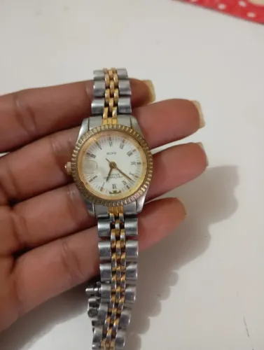 Relógio modelo clássico Technos Riviera feminino prata com dourado e numeração romana