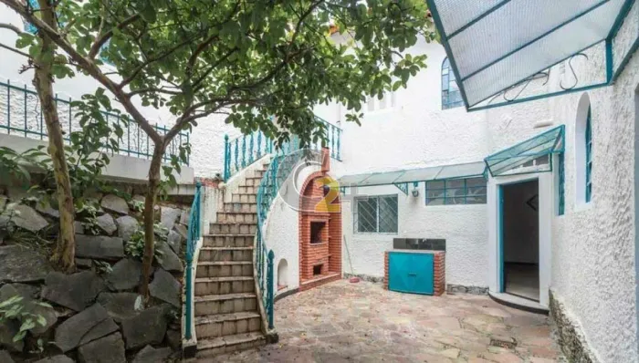 Sobrado à venda no Pacaembu com 4 quartos, 3 vagas