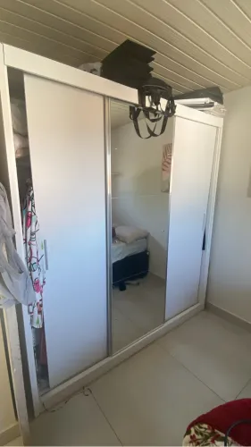 Guarda-roupa usado