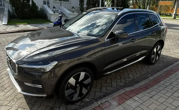 Volvo XC-60 T-8 Ultimate 2.0 AWD (híbrido) 2024