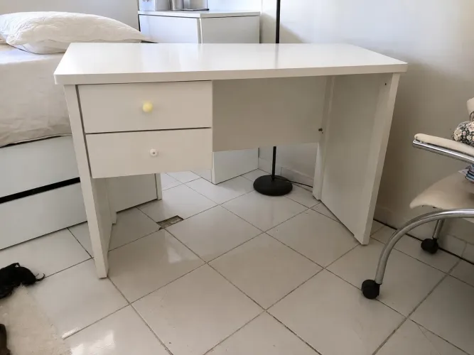 Escrivaninha Branca com 2 Gavetas - 110 x 45 x 74 cm