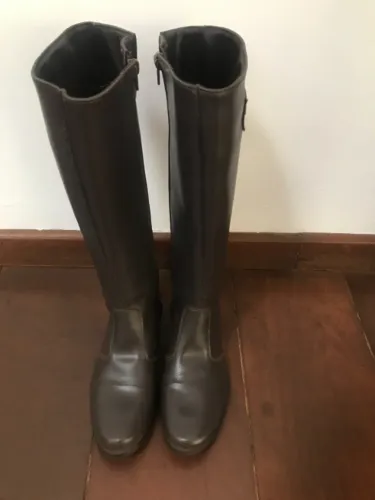 Bota Marrom Cano Longo Vegano (Usado)