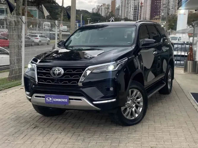 Toyota Hilux SW4 SRX 4X4 2.8 TDI 16V Dies. Aut. 2024