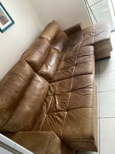 Sofá de couro legítimo