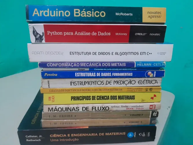 Livros técnicos de engenharia elétrica, mecânica e programação de dados