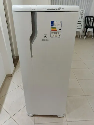 Geladeira Eletrolux re 31 240 litros w127 4 meses de uso retirada Tatuapé sp 