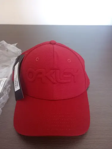 Vendo Boné Oakley Original/Novo.