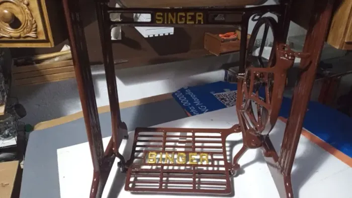 Gabinete e pedestal para máquina de costura SINGER