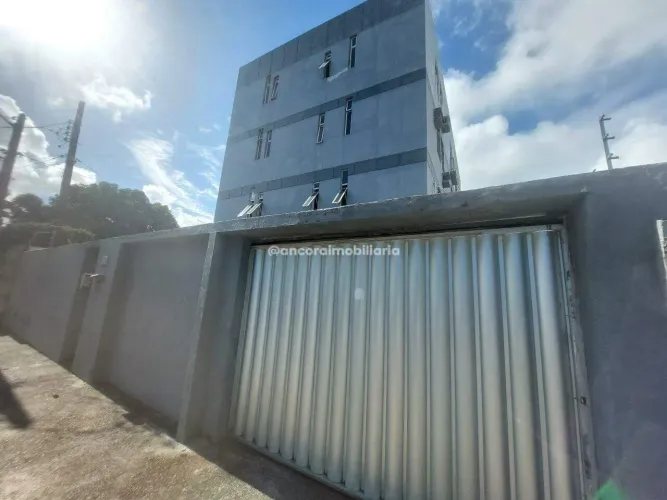 Apartamento à Venda em Piedade | 2 Quartos, Varanda, Dependência Completa e Garagem Cobert