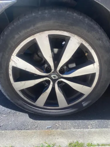 Vendo jogo rodas Com pneus Aro 17 4 furos