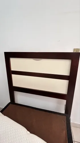 Colchão com cama bom e cabeceira