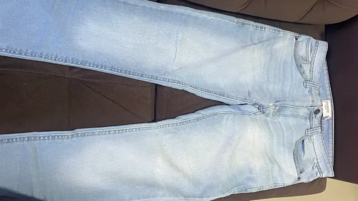 VENDO DUAS CALÇAS JEANS NOVA 