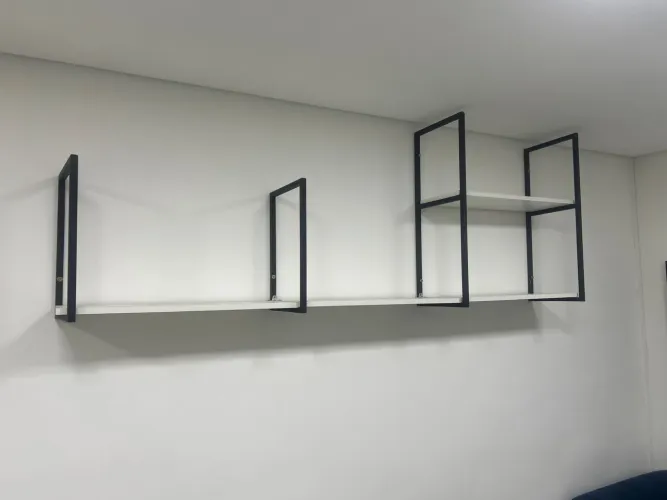 Prateleira industrial branca e preta 180cm 