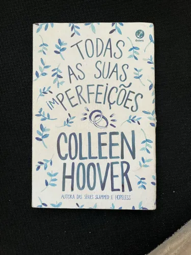 Livro ?Todas as suas imPerfeiçoes? de Colleen Hoover Capa Mole