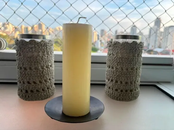 Kit Decorativo Porta-Velas Rústico com Castiçal e Potes em Crochê