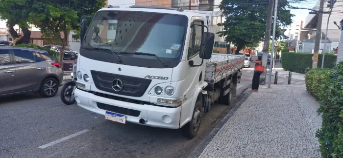Acelo 815. Muito Novo. 220.000 KM Troco e Fianancio. R$ 220.000,00