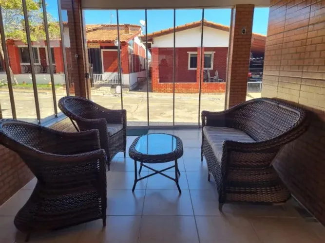 SOFA, POLTRONA E MESA DE CENTRO